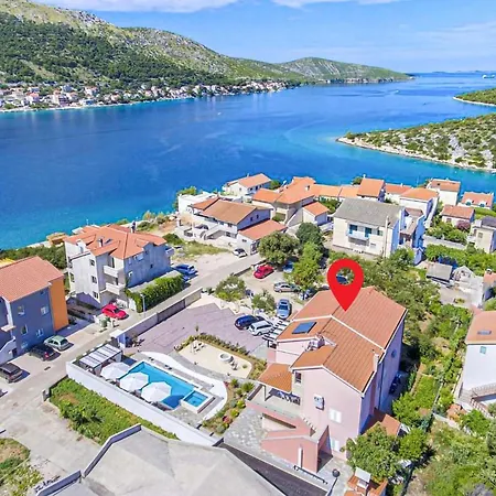 Apartment Awesome In Grebastica